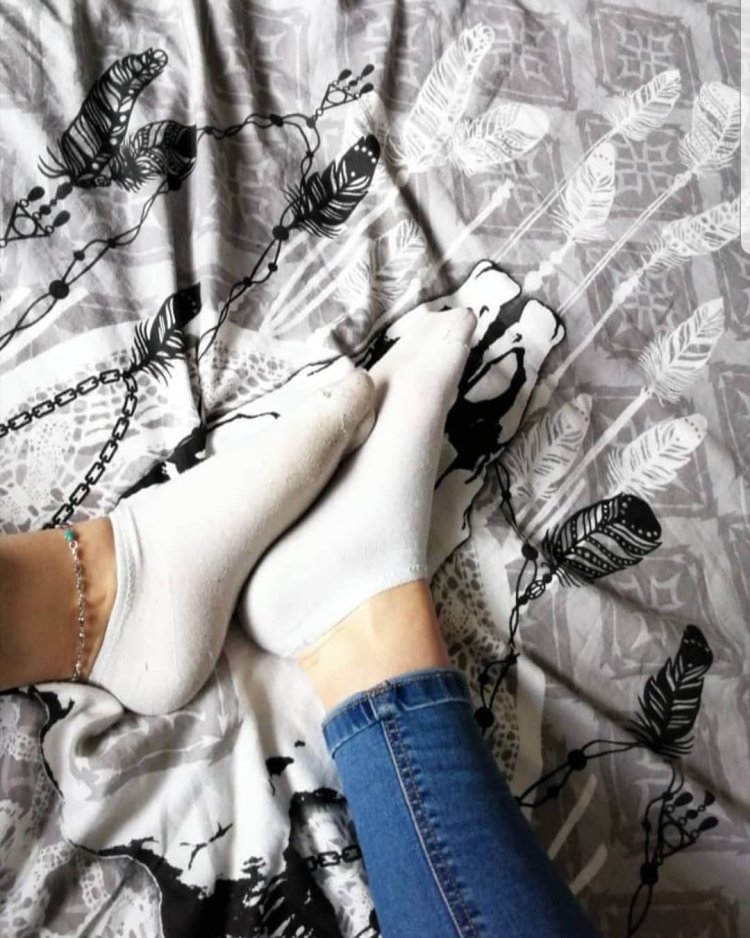 Ножки в розовых носочках