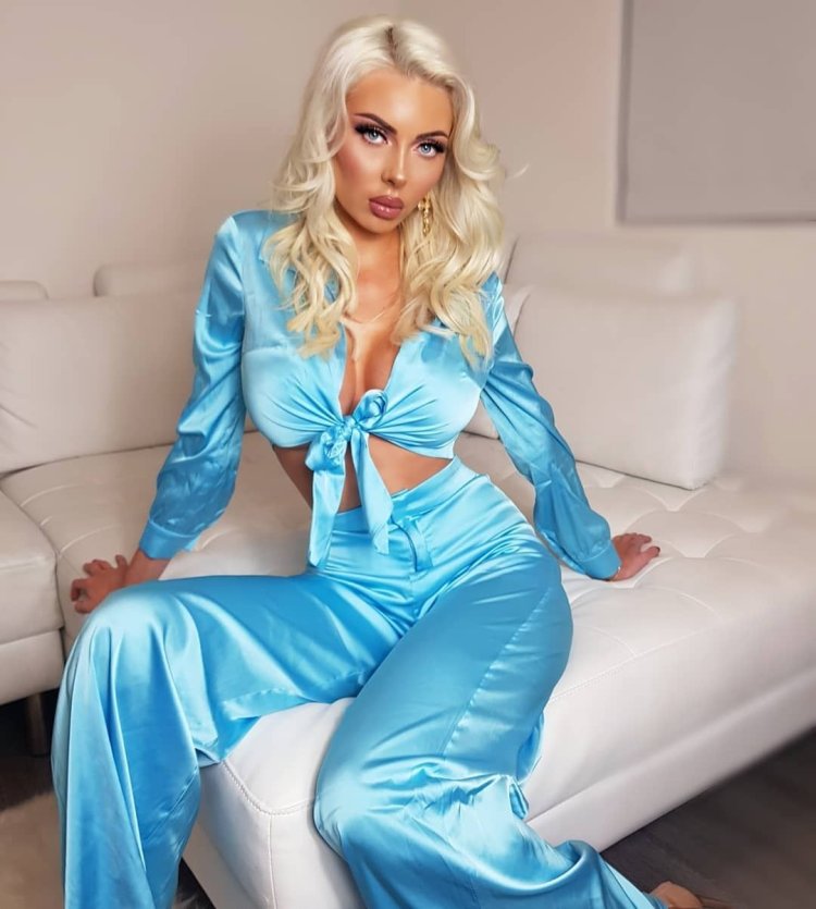 Девушки в шелковых штанишках