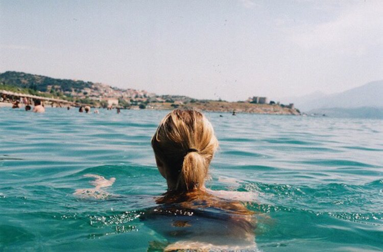 Девушка на море Эстетика