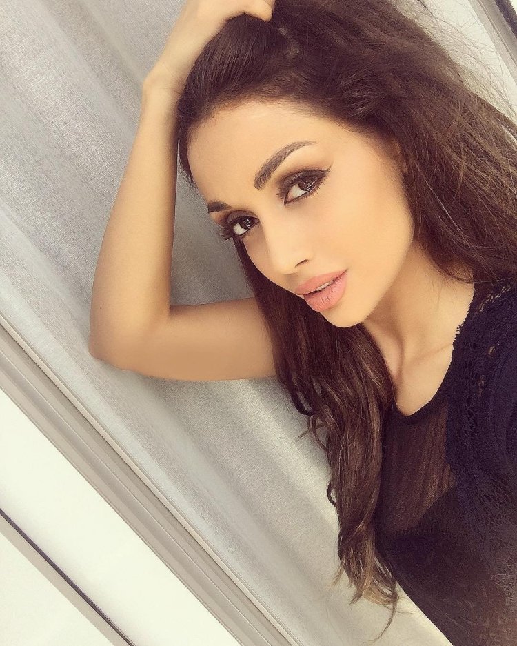 Иранские красавицы в платье.