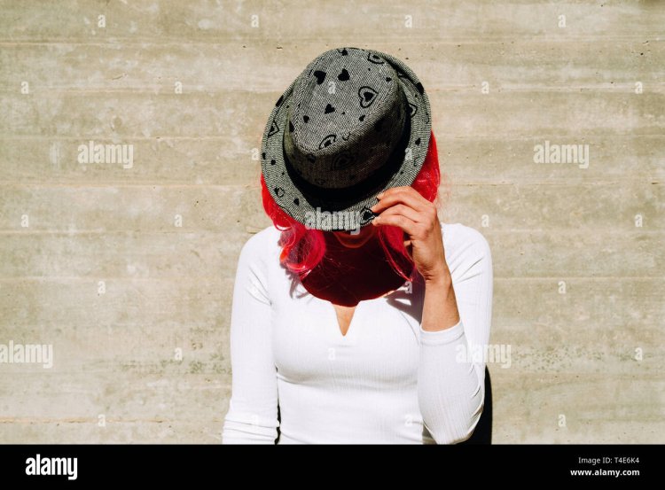 Девушка в шляпе