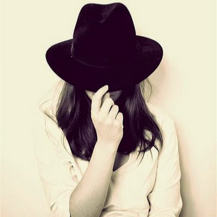 Девушка в шляпе