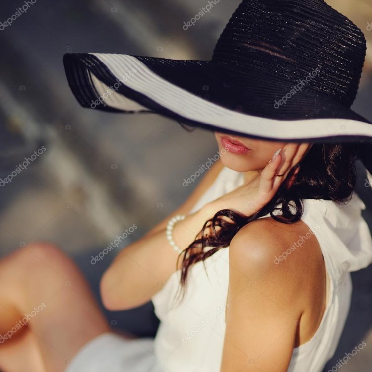 Девушка в шляпе