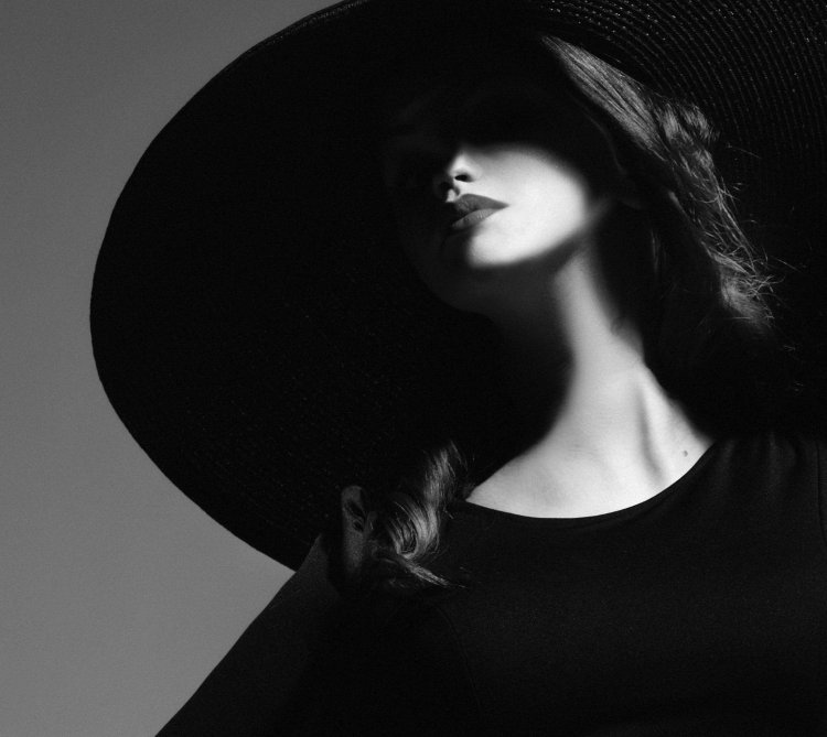 Девушка в шляпе