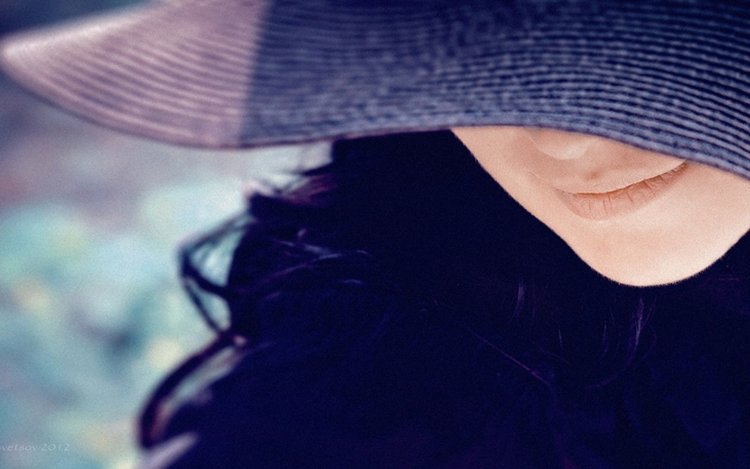 Девушка в шляпе