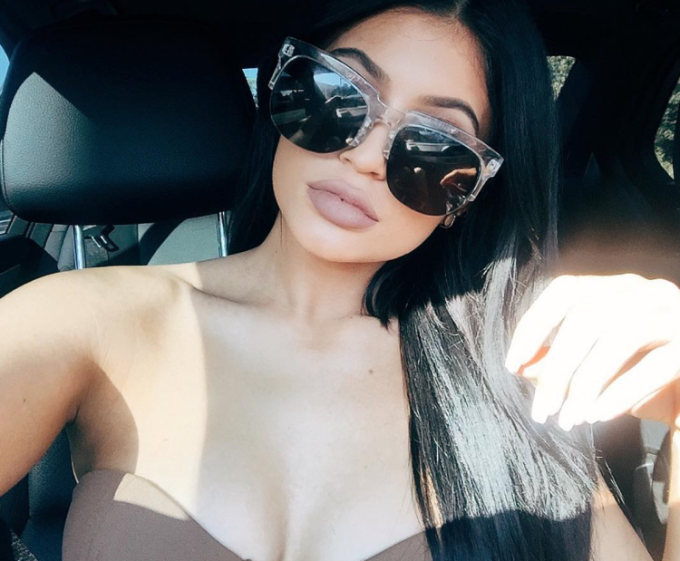 Кайли Дженнер селфи