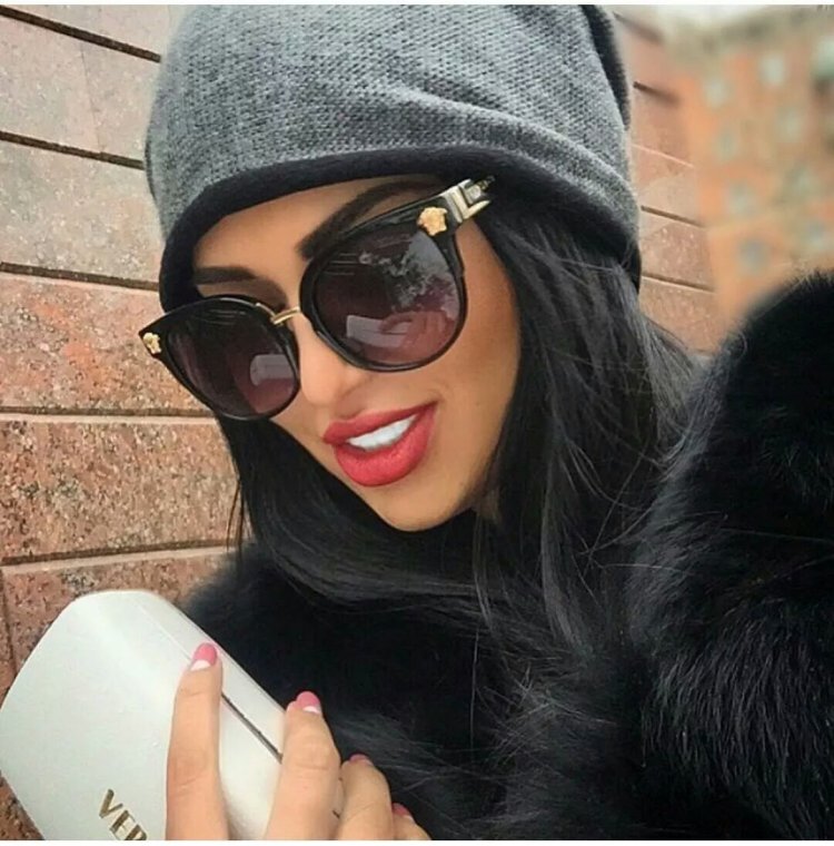 Девушка в очках