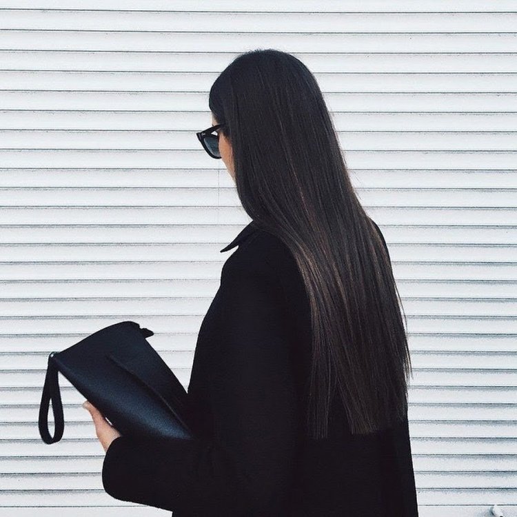 Селена Гомес в очках