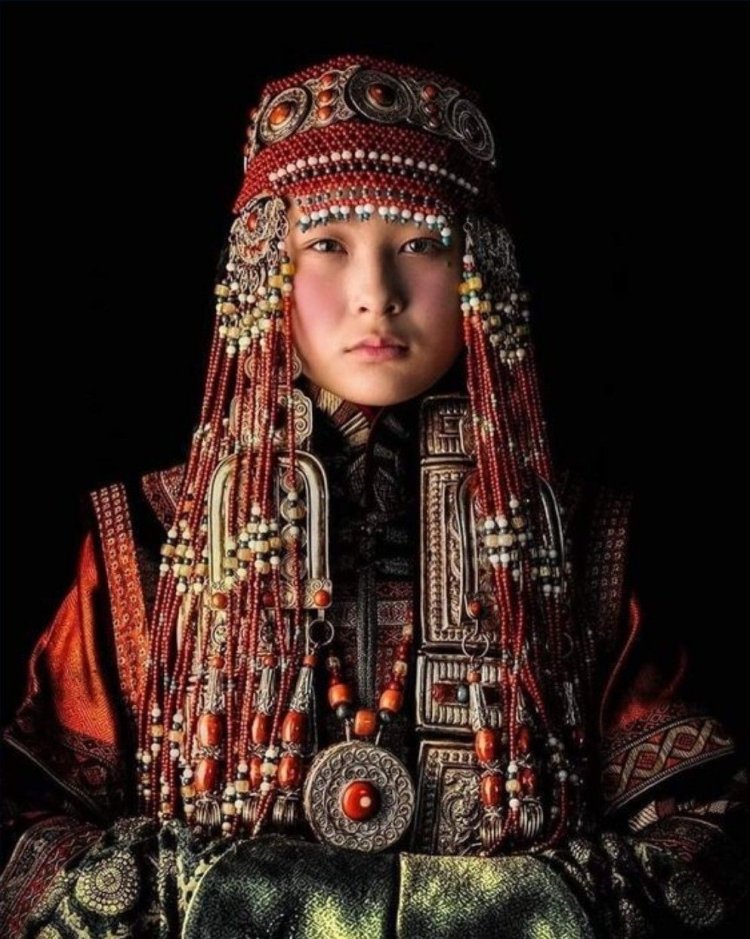 Красивые монголки в купальниках