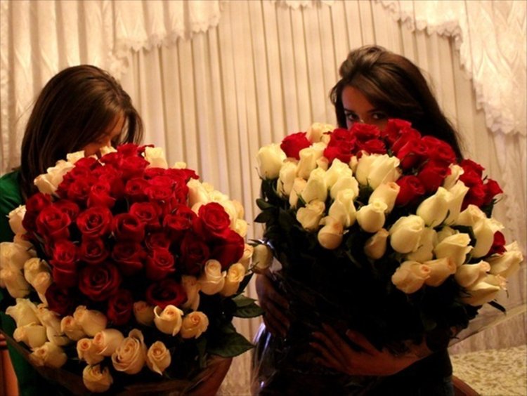 Брюнетка со спины