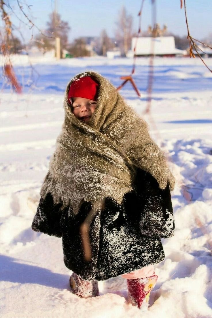Девочка в шубе и платке