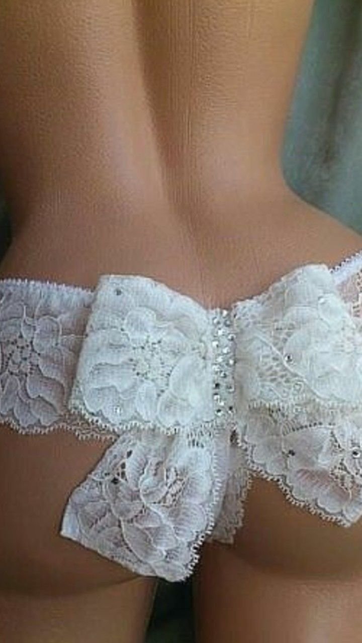 Девушки в кружевных трусиках