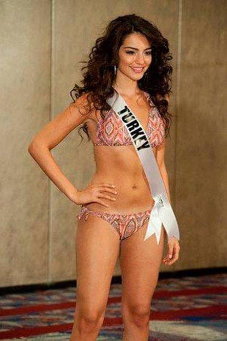 Алиса Миллер в бикини