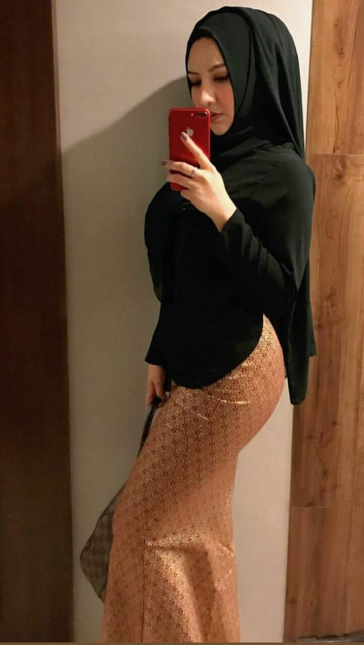 Джулия Вега в хиджабе