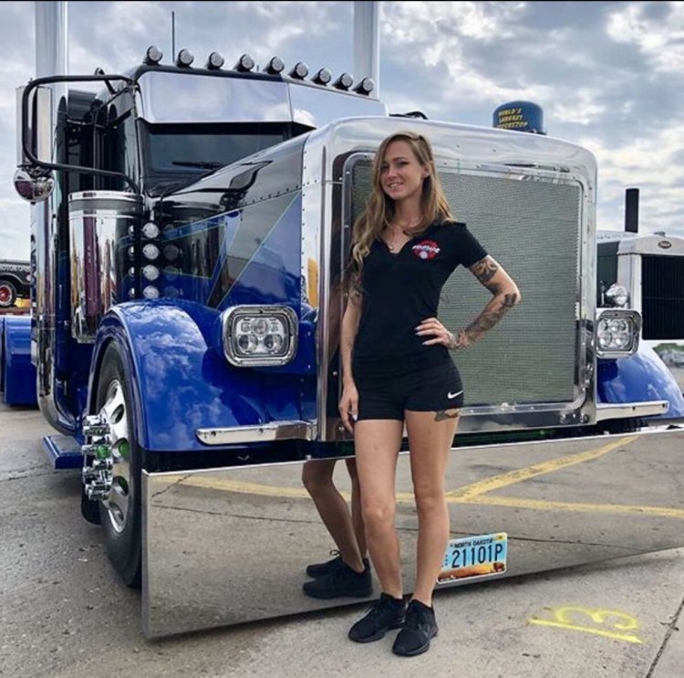 Девушки и фуры