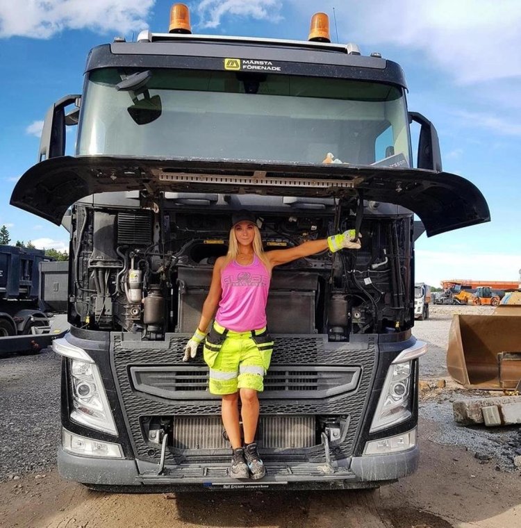 Анжелика Ларссон - самая красивая дальнобойщица в мире
