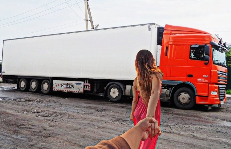 Девушки и фуры