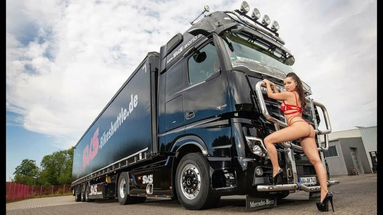 Красивые девушки и огромные Грузовики