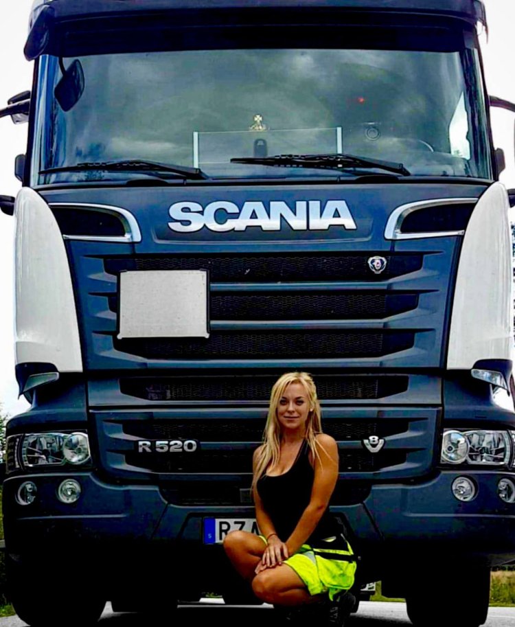 Девушки и Грузовики