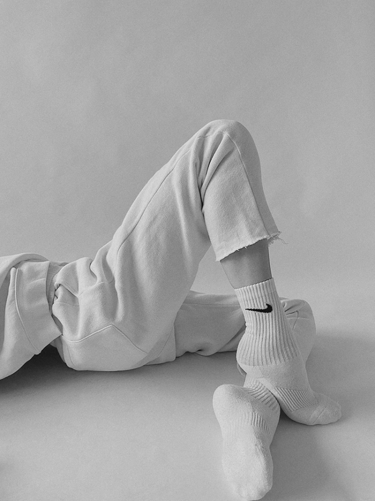 Девушки в носках