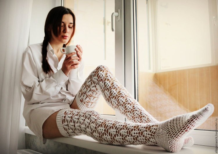 Девушки в вязаных чулках