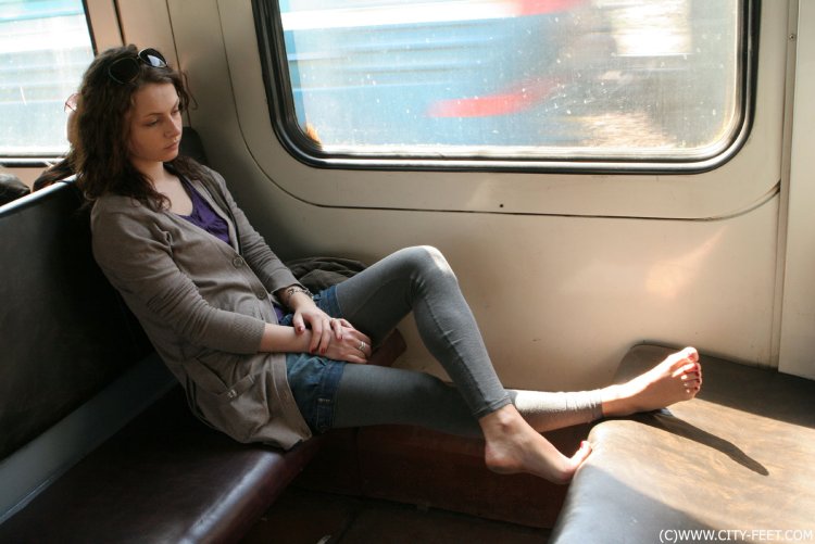 Босиком в электричке
