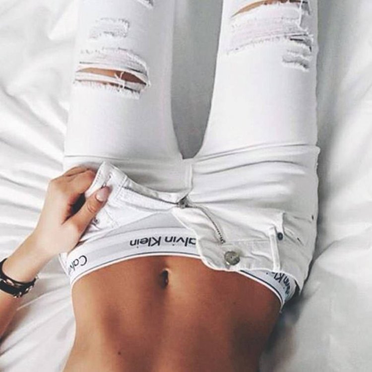 Девушки в белье Кальвин Кляйн