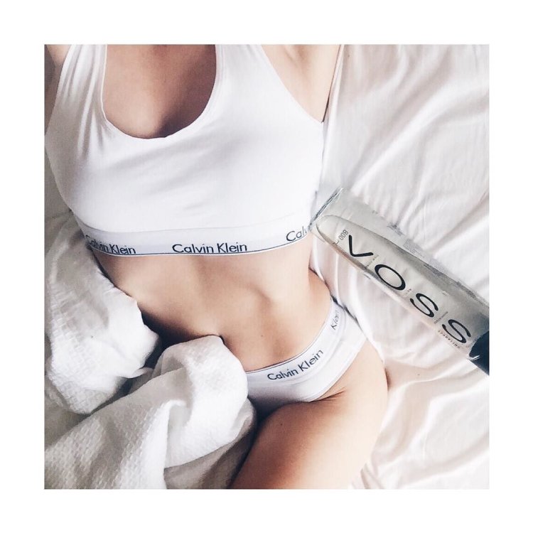 Трусы Кельвин Кляйн Эстетика на девушке