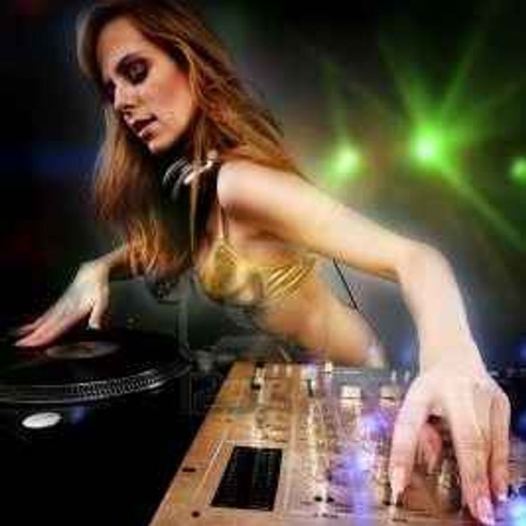 Девушка диджей из Чебоксар