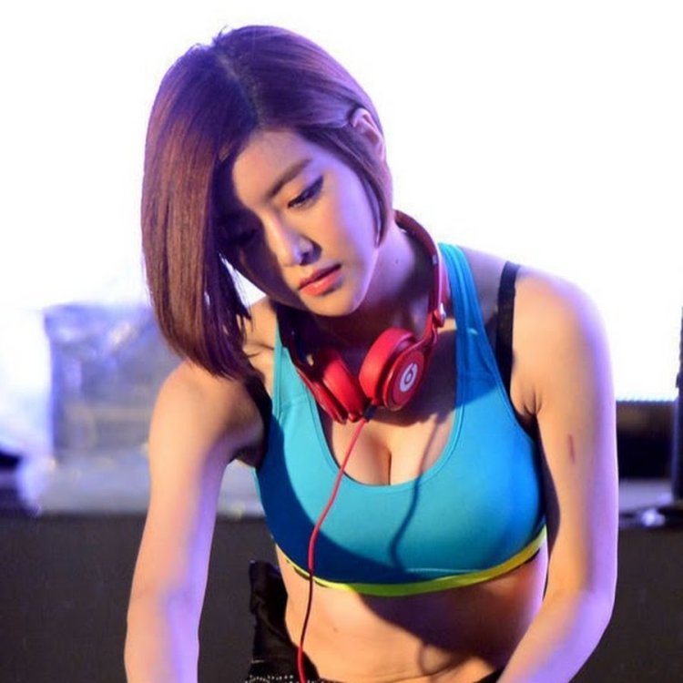 Кореянка диджей