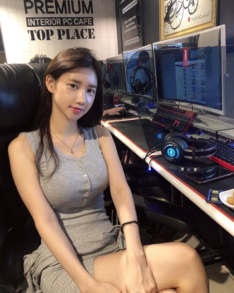 Korean DJ