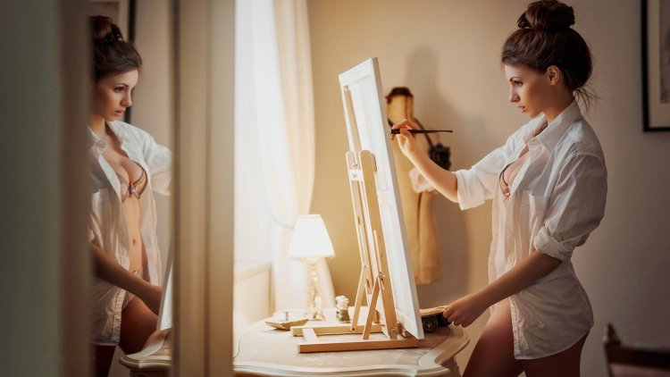 Девушка с мольбертом