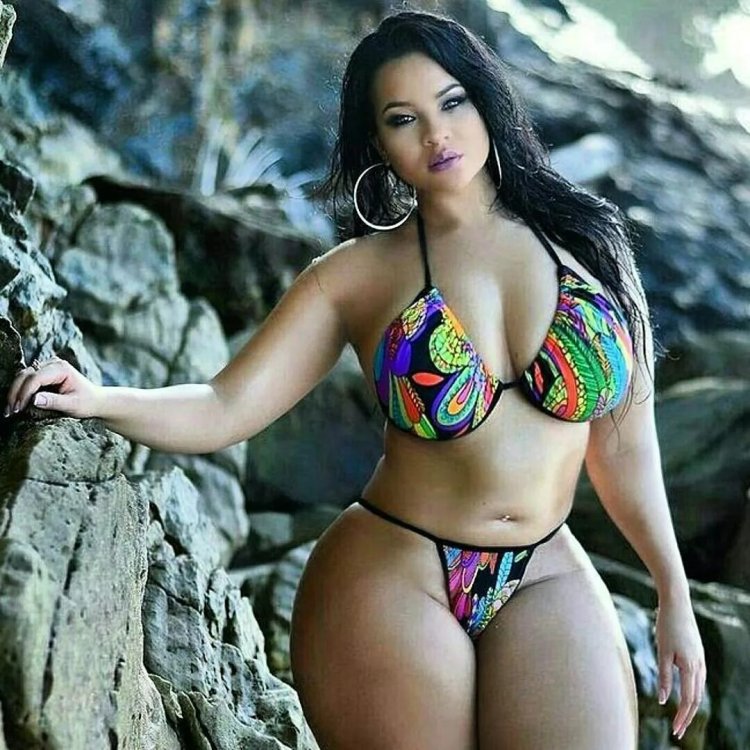 Пышная женщина