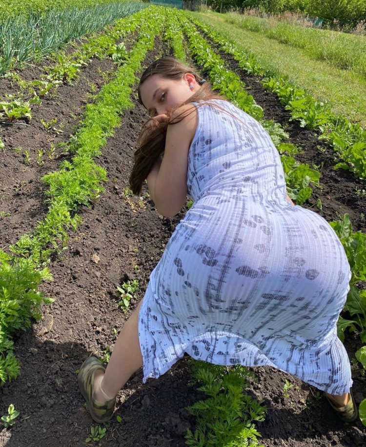 Бабы в огороде