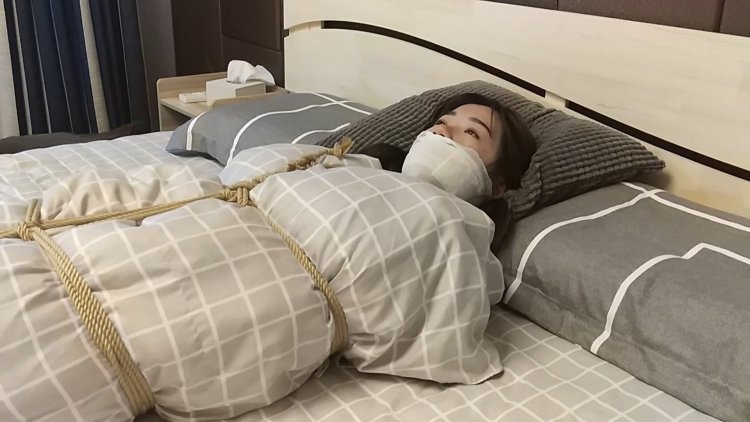 Китайский бондаж в одеяло
