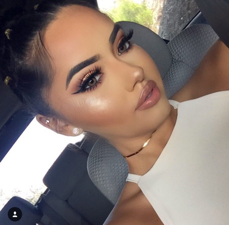 Красивые девушки с пухлыми губами