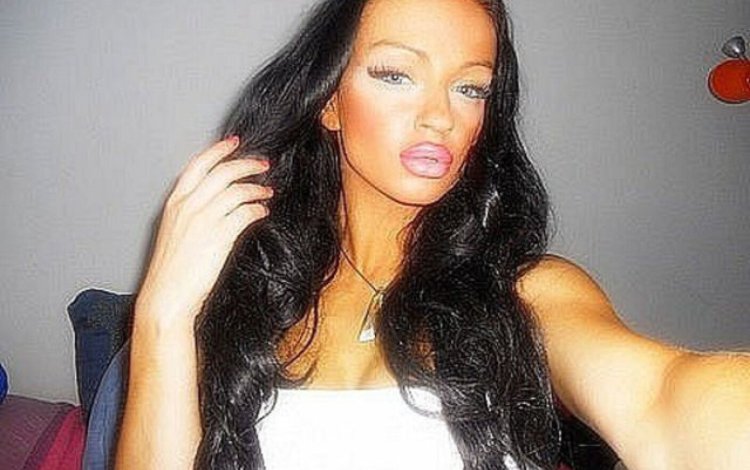 Накаченные силиконом девушки