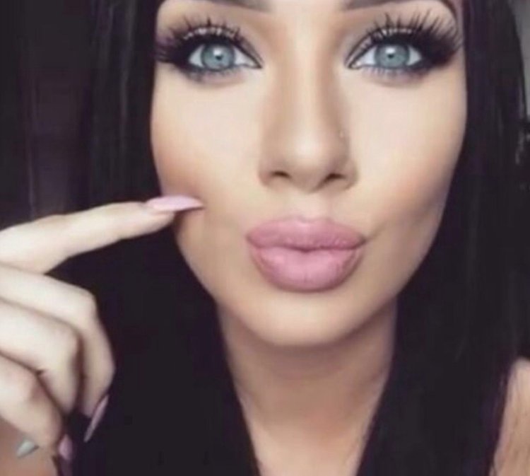 Пышные губы