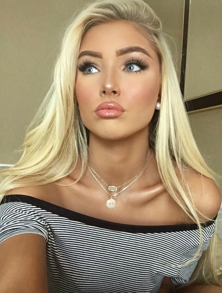 Katerina Rozmajzl губы