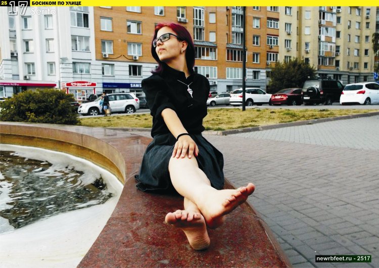 Босые девушки с грязными ногами