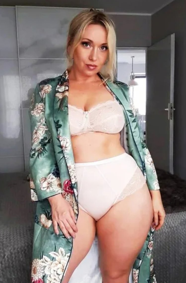 Взрослые женщины в купальниках