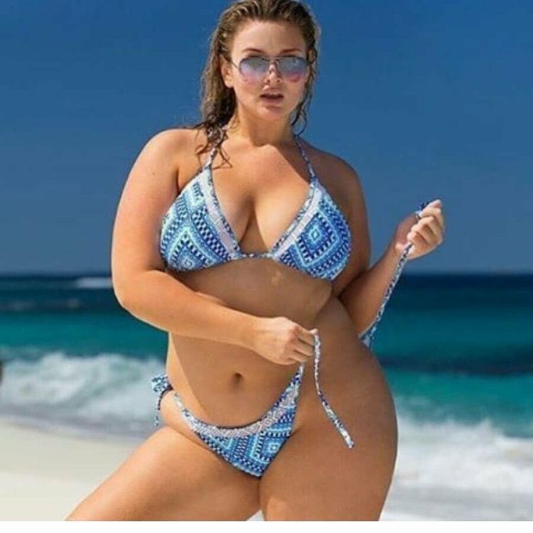 Хантер Макгрэди в купальнике