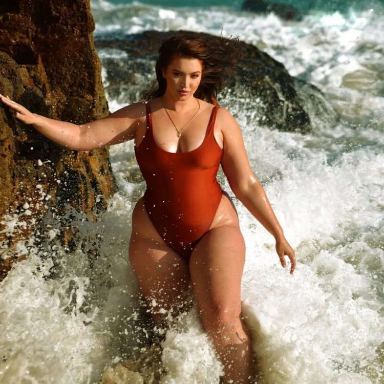 Келли Моран плюс сайз