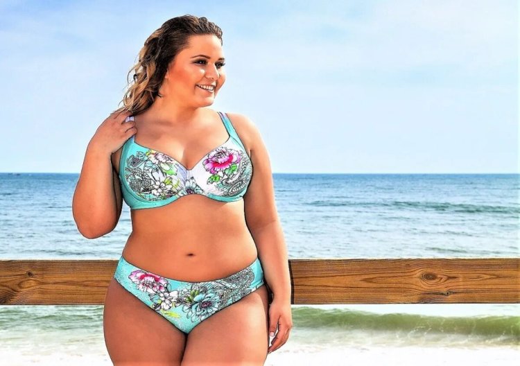 Пышки в купальниках