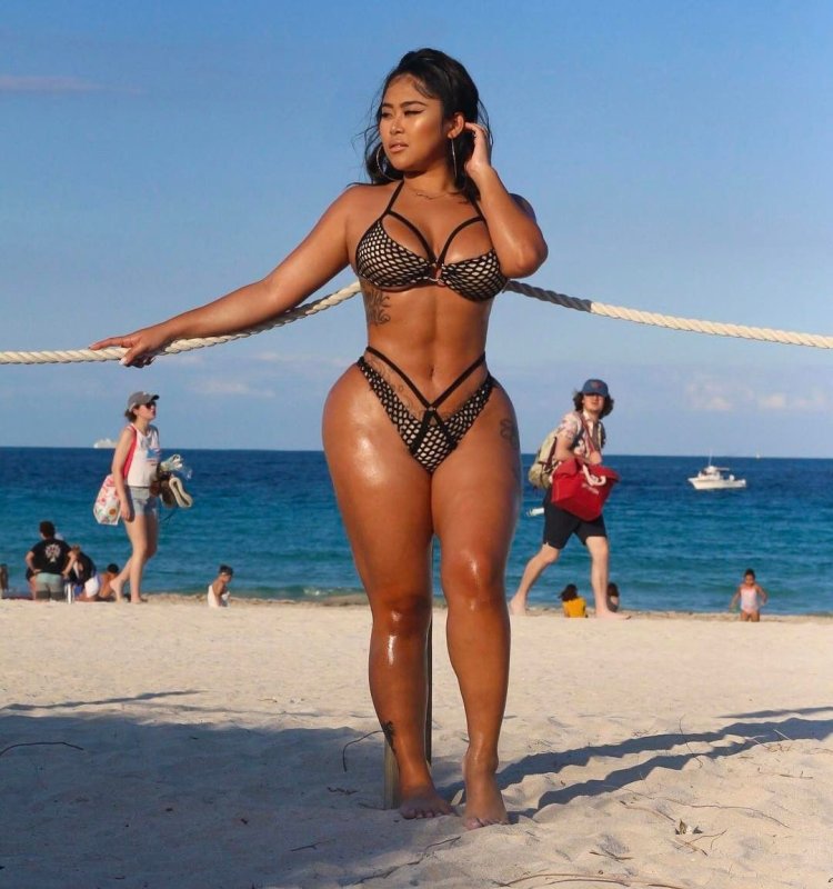 Бедра Ariane Lopez