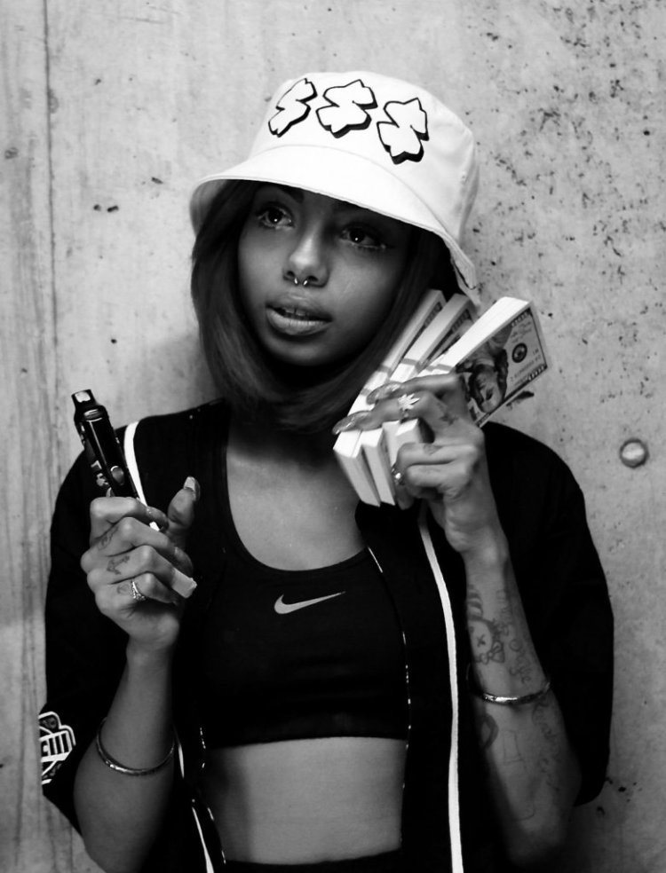 Рэперша Queen