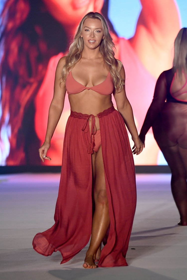 Камилла Костек модель