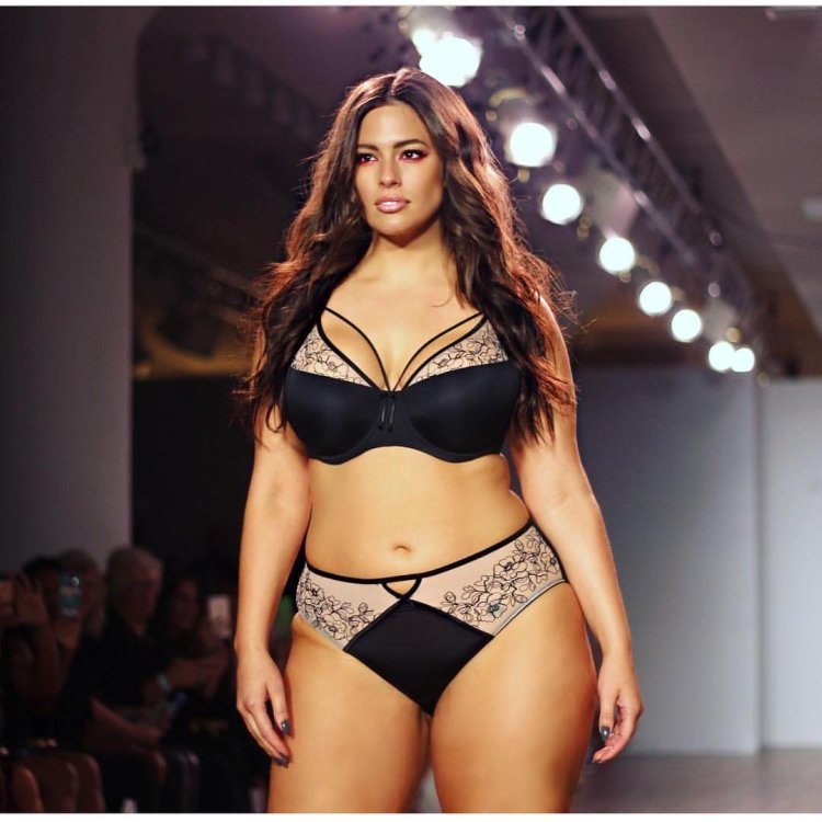 Модель плюс-сайз Эшли Грэм