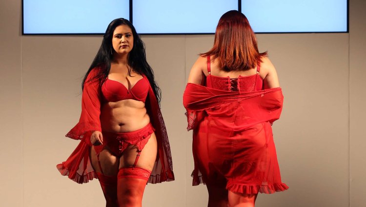 Plus Size показ белья в Бразилии