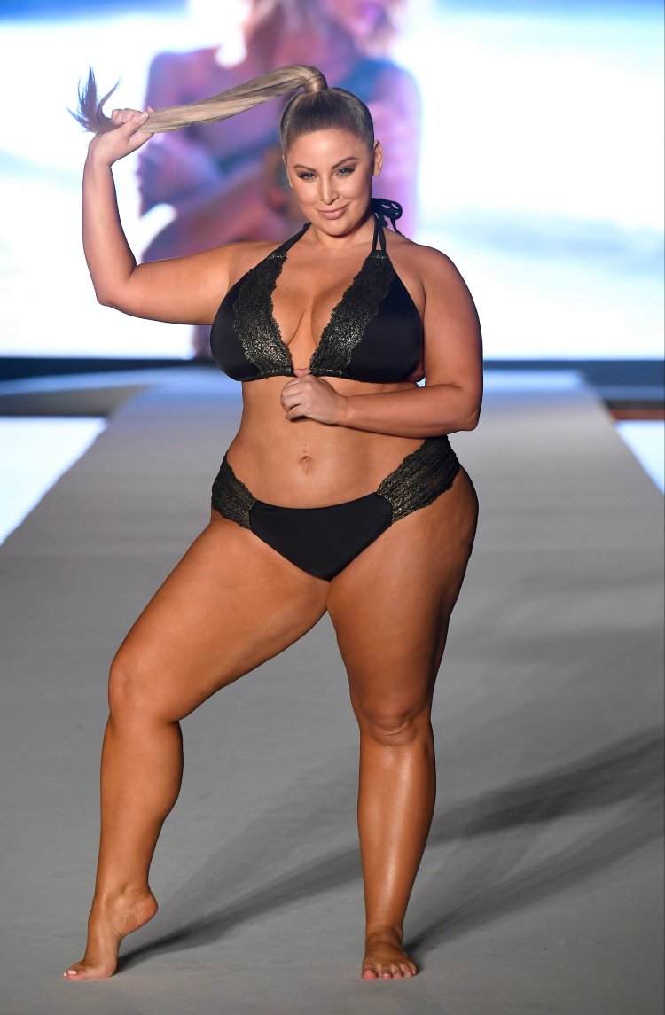 Эшли Алексис модель Plus-Size 2019